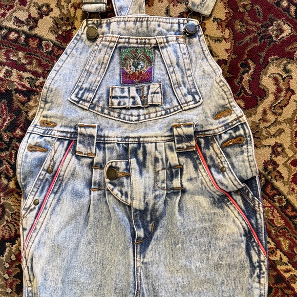 Vintage kids Light Wash Denim Overalls with Embroidered Patch 5 - Picture 2 of 7